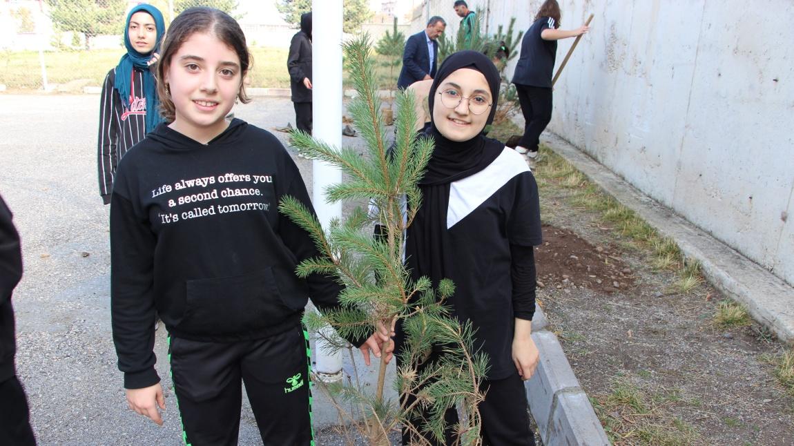 Cumhuriyetimizin 100. Yılı Anısına Öğrencilerimizle Birlikte Bahçemize Ağaç Diktik